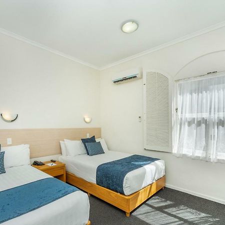 Ramada By Wyndham, Hamilton City Center Экстерьер фото