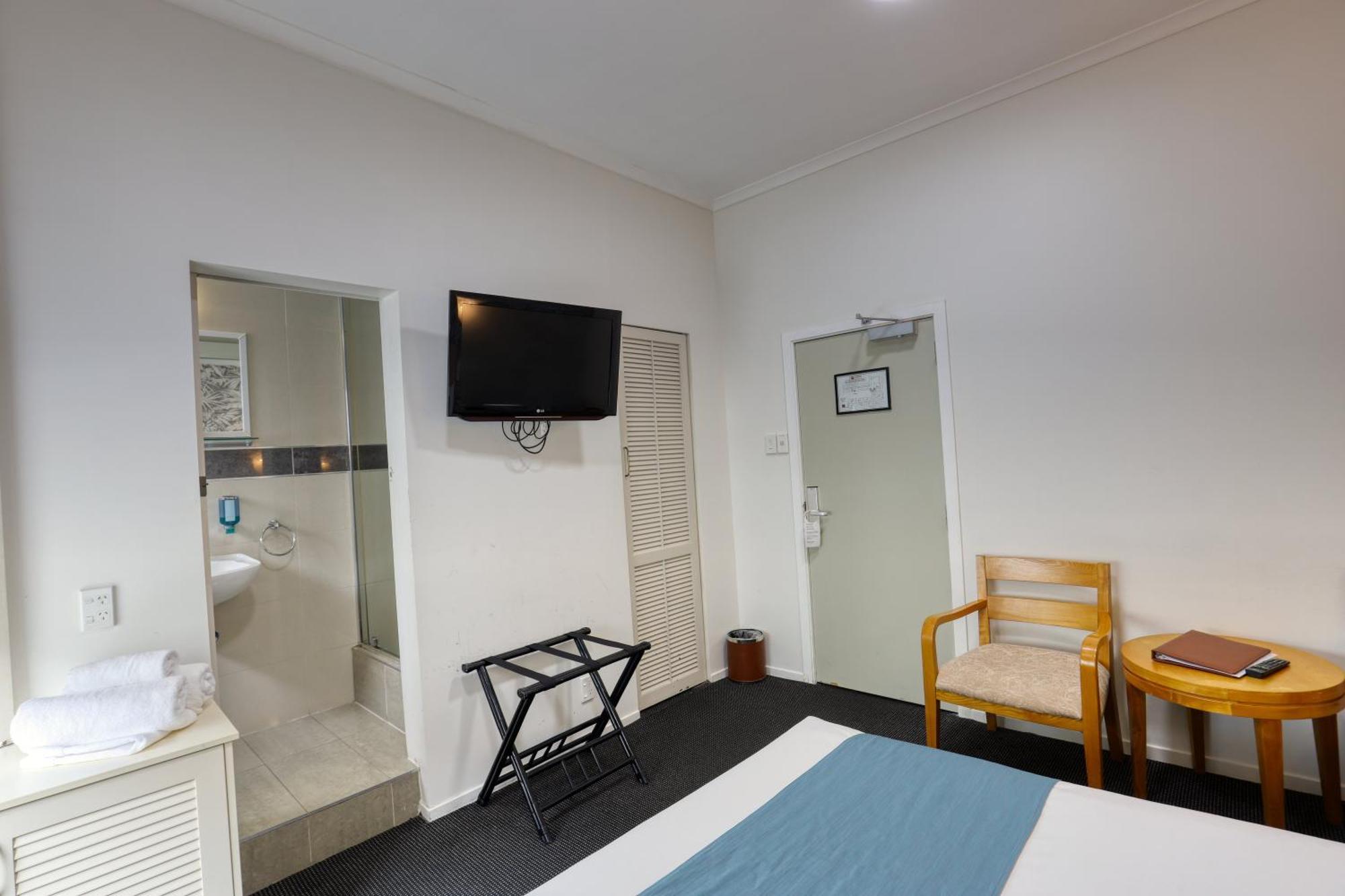 Ramada By Wyndham, Hamilton City Center Экстерьер фото