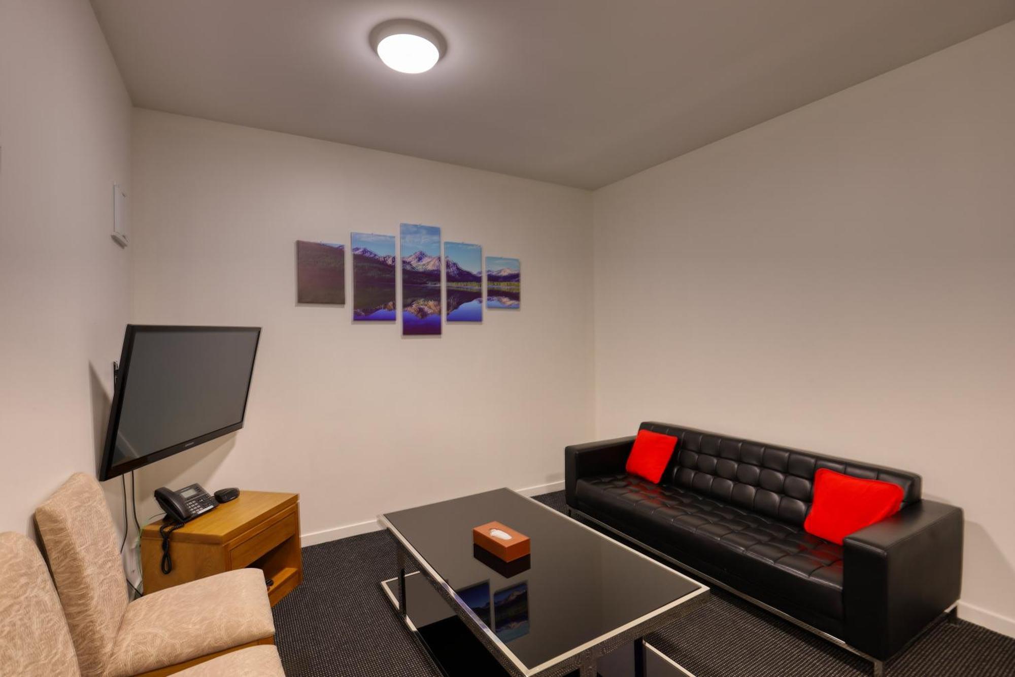 Ramada By Wyndham, Hamilton City Center Экстерьер фото