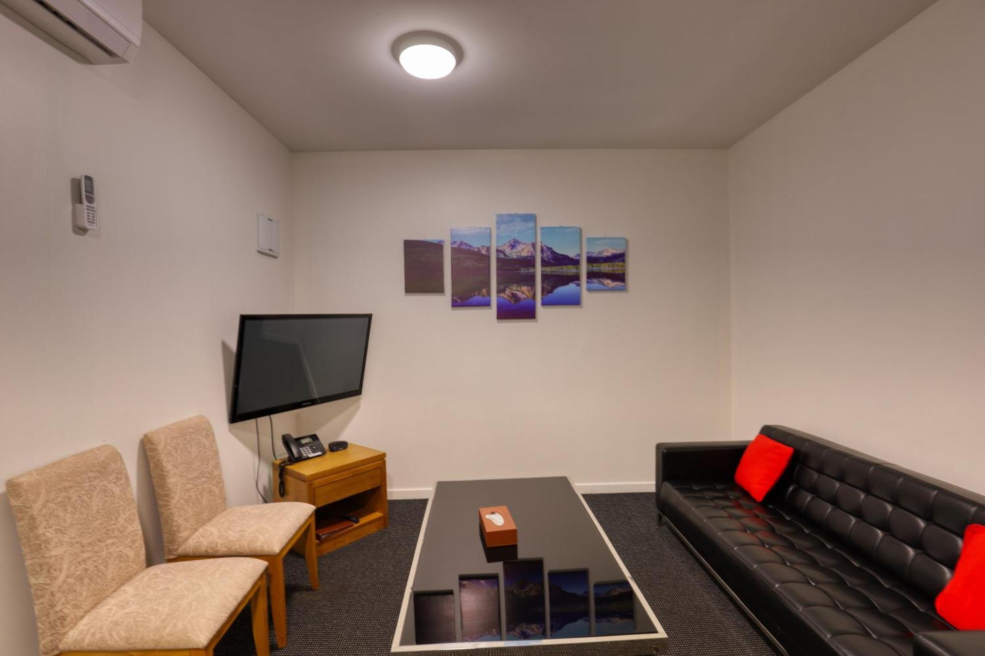 Ramada By Wyndham, Hamilton City Center Экстерьер фото