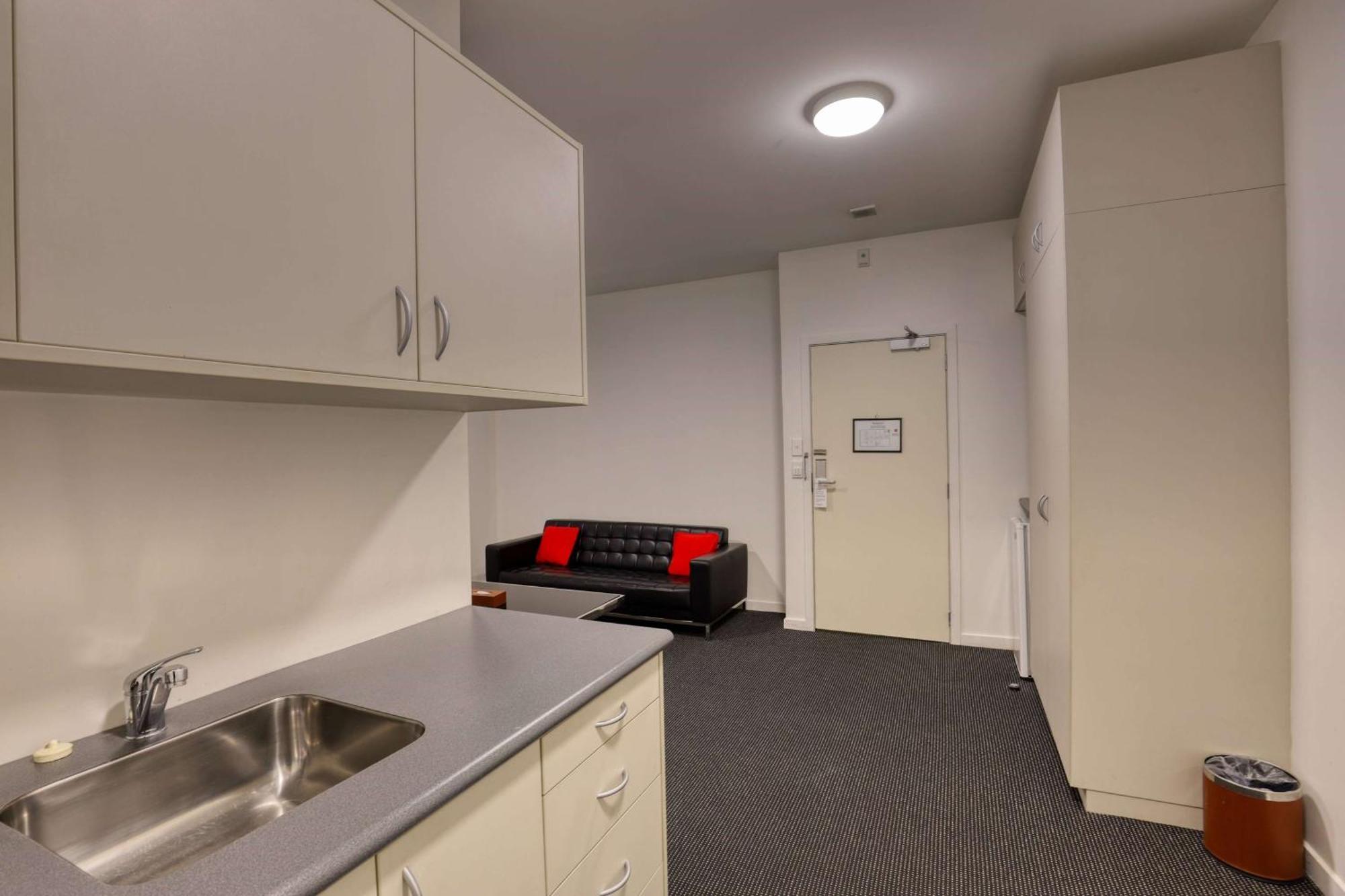 Ramada By Wyndham, Hamilton City Center Экстерьер фото