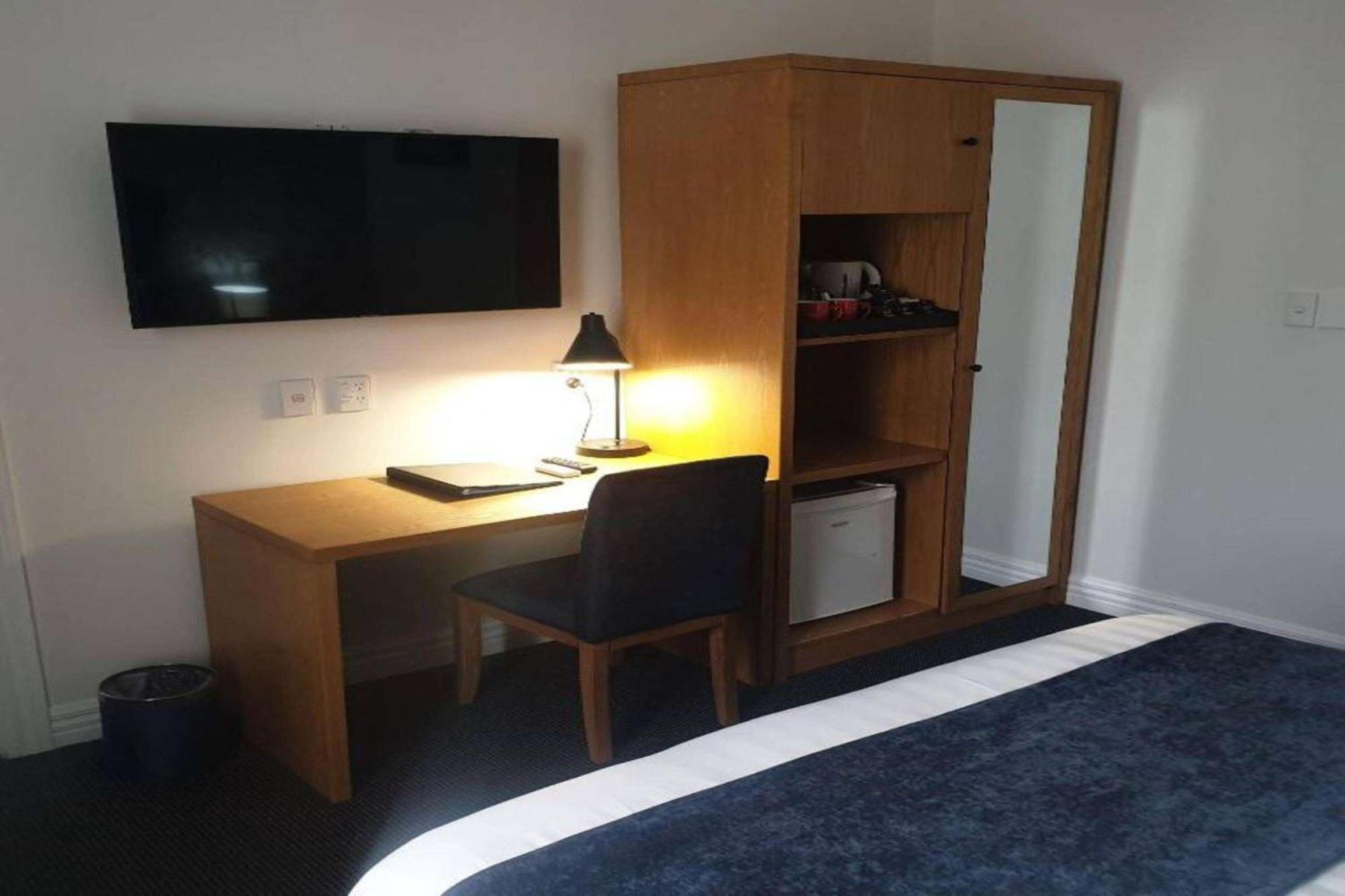 Ramada By Wyndham, Hamilton City Center Экстерьер фото