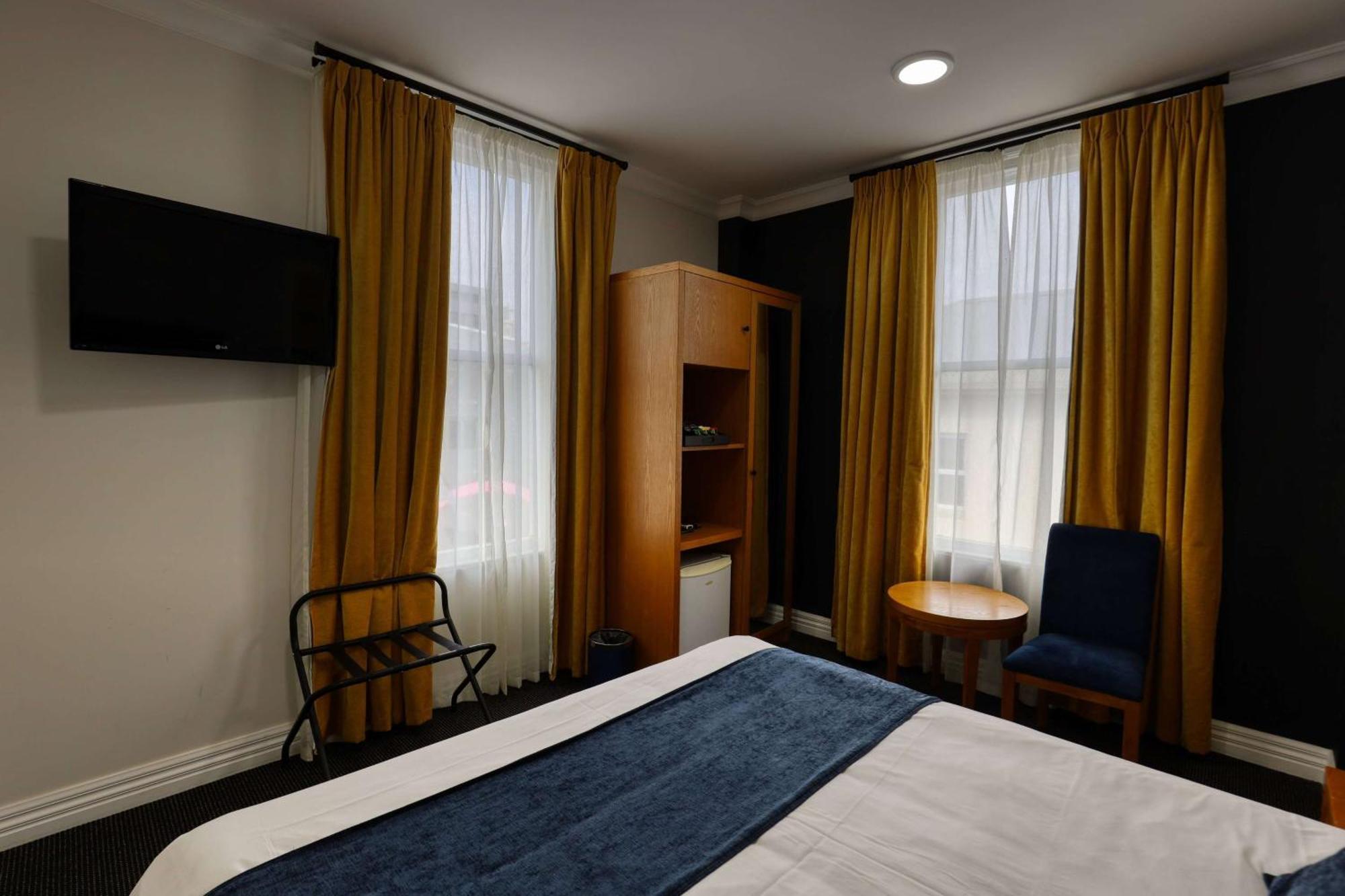 Ramada By Wyndham, Hamilton City Center Экстерьер фото