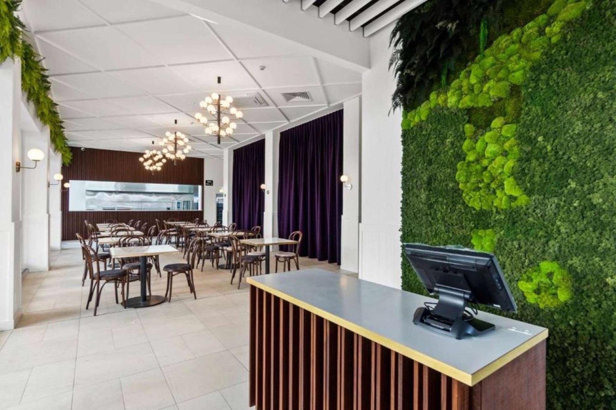 Ramada By Wyndham, Hamilton City Center Экстерьер фото