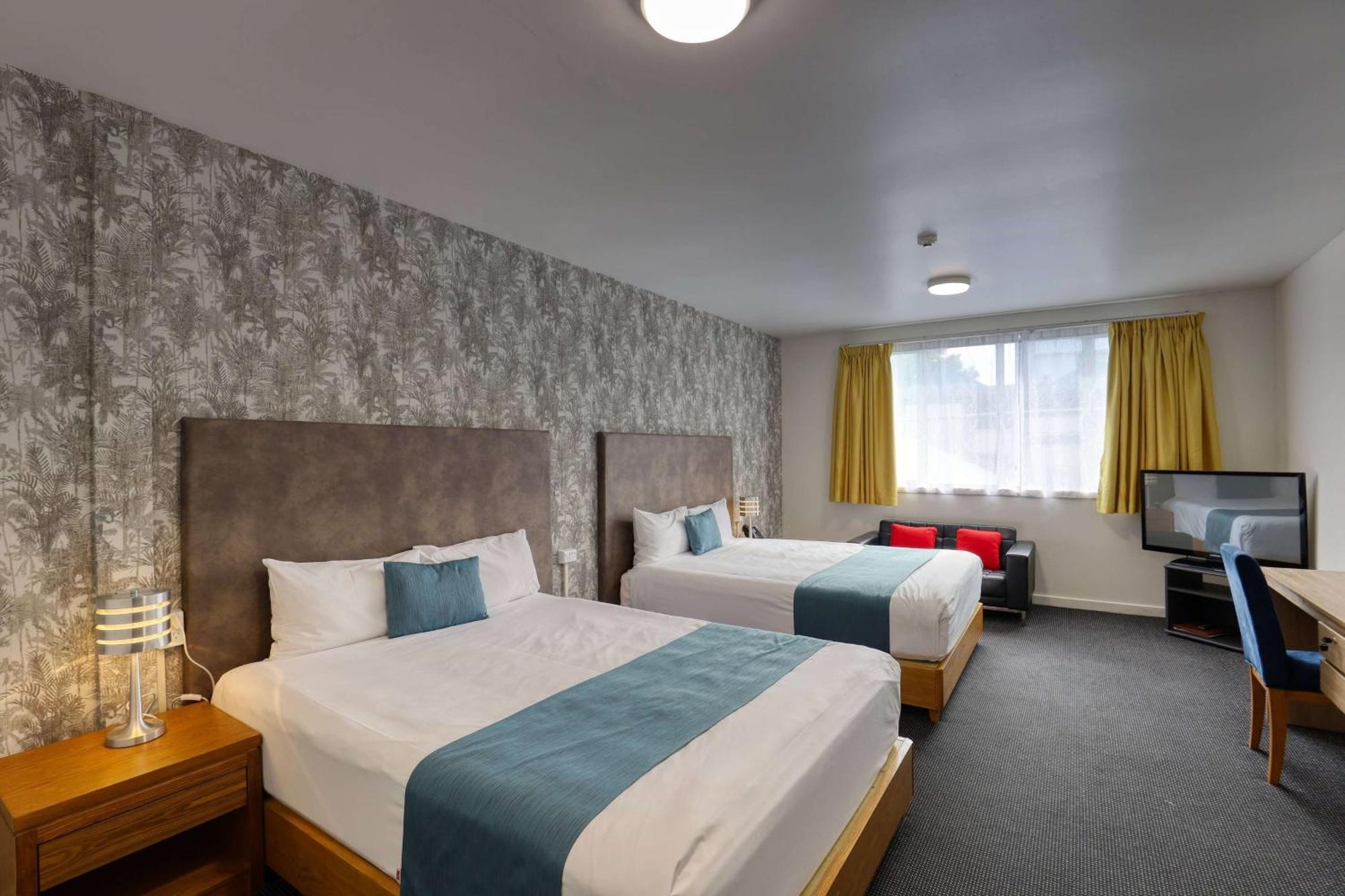 Ramada By Wyndham, Hamilton City Center Экстерьер фото