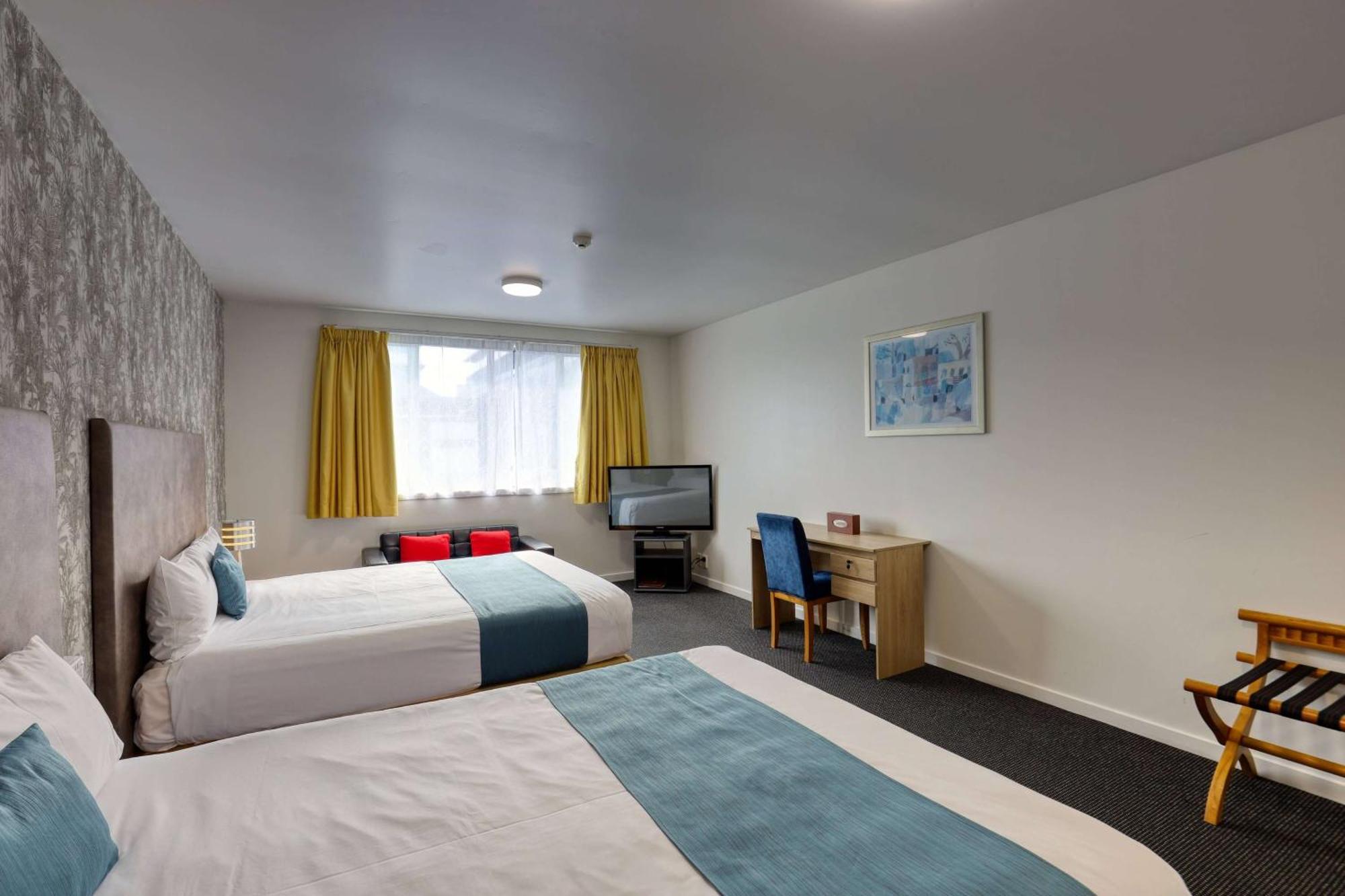 Ramada By Wyndham, Hamilton City Center Экстерьер фото